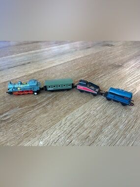 Soma Mini Toy Train Set Locomotive Passenger Gas Car Lot 2000 Diecast